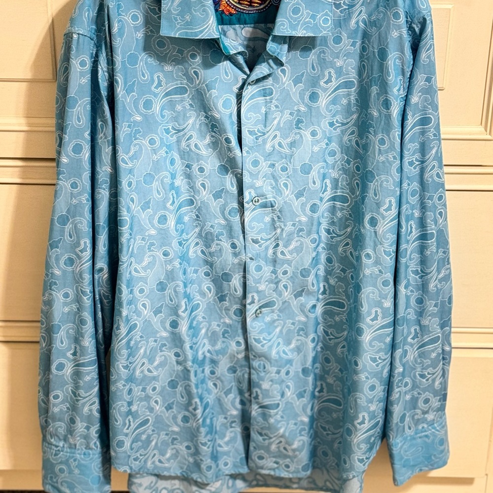 Men’s XL Robert Graham shirt